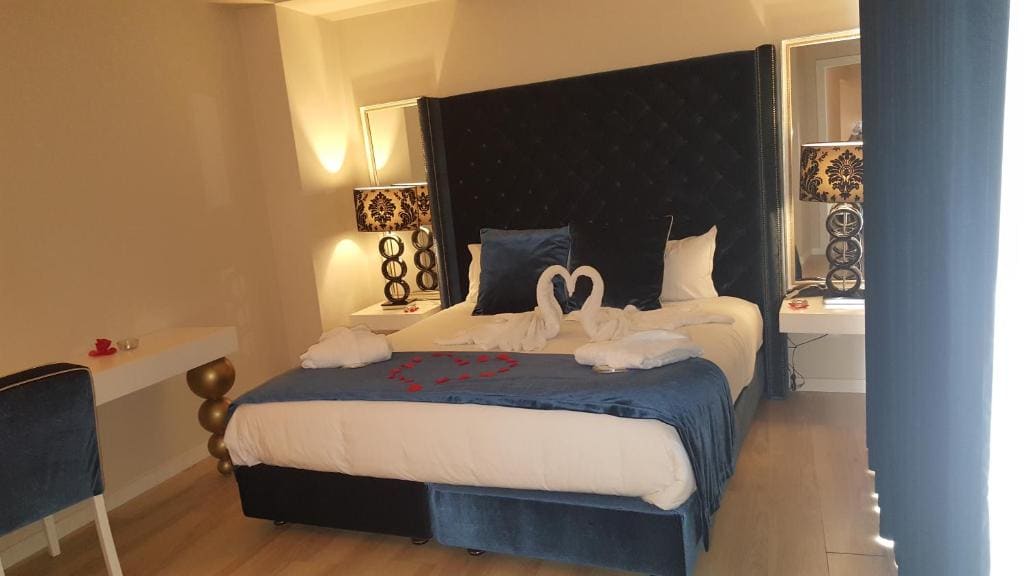Deluxe Suite room - Image 3