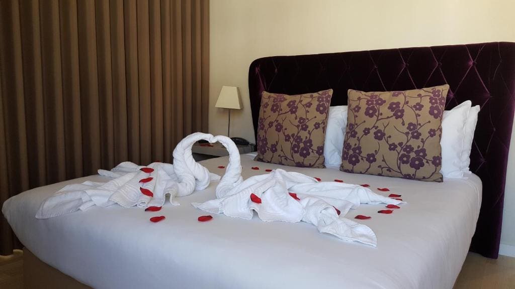 Superior Double Room with Romantic Package room - Image 2