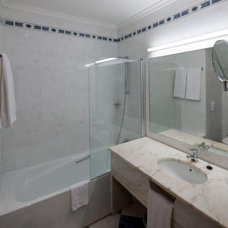 Twin Room with Extra Bed (2 Adults + 1 Child) room - Image 3