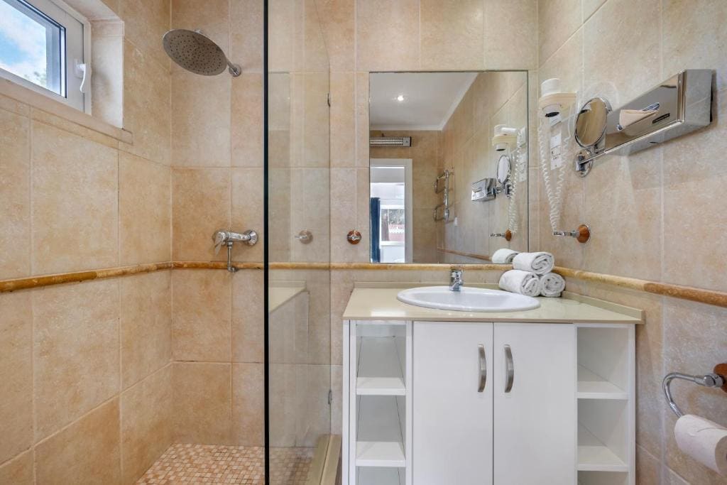 Standard Three-Bedroom Apartment room - Image 3