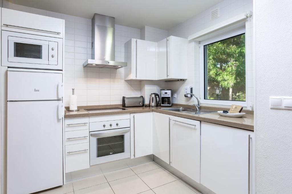 Premium One-Bedroom Apartment room - Image 1