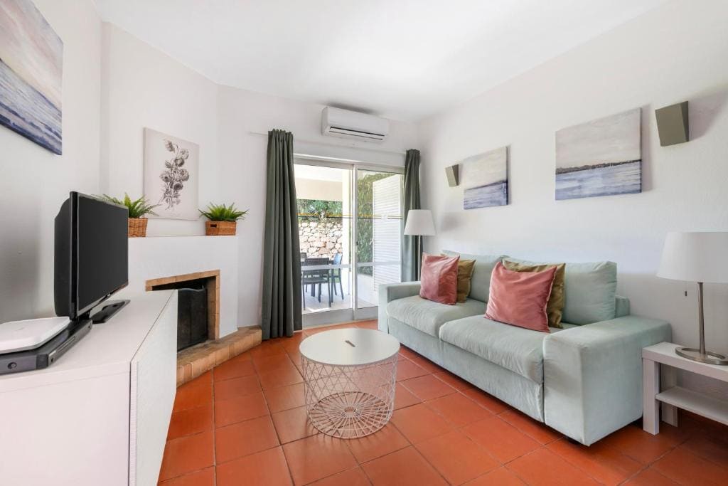Standard One Bedroom Apartment room - Image 1