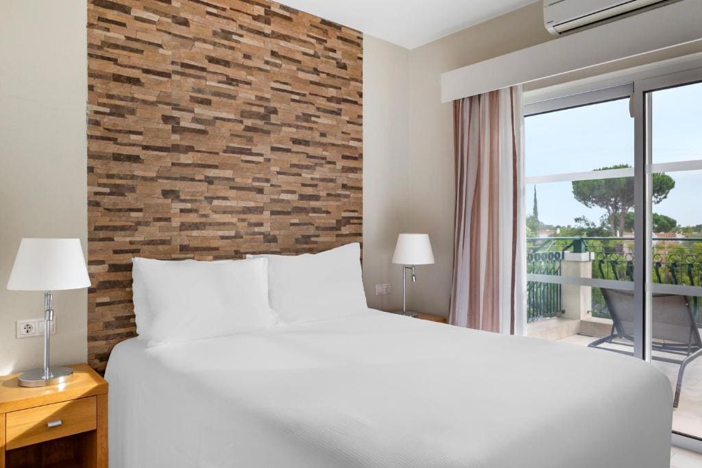 Premium One-Bedroom Apartment room - Image 2