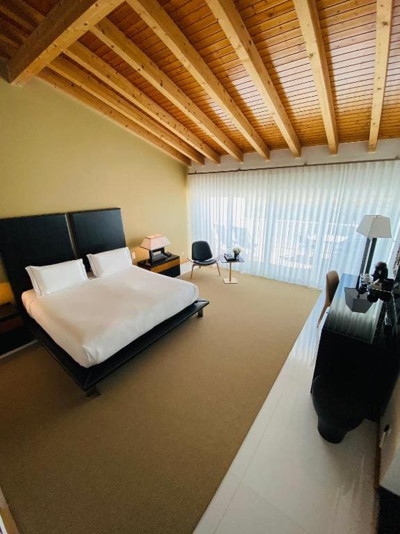 Deluxe Room room - Image 1