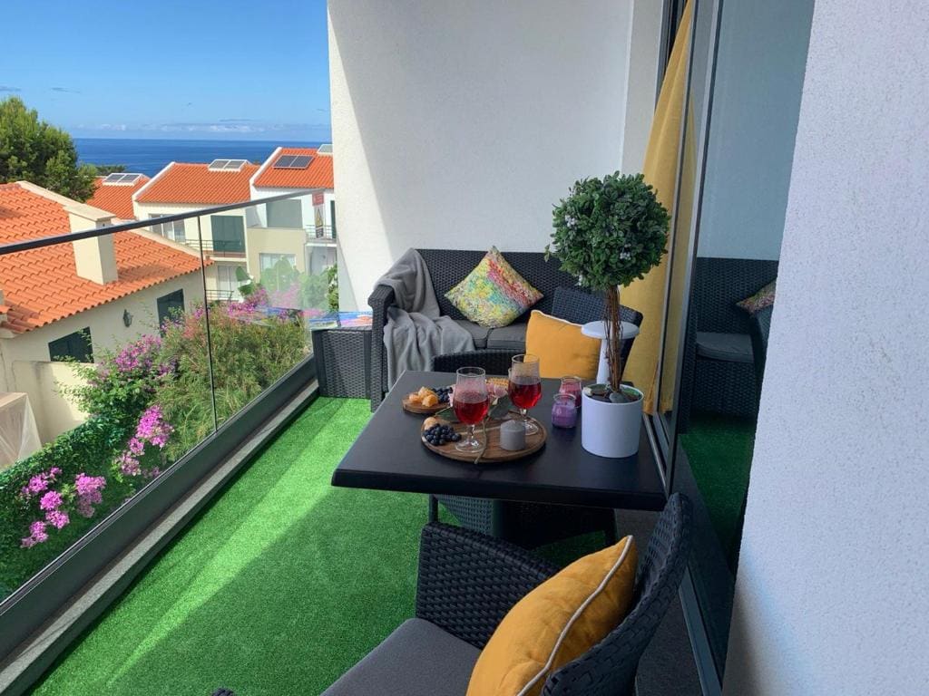 One-Bedroom Apartment with Ocean View room - Image 1