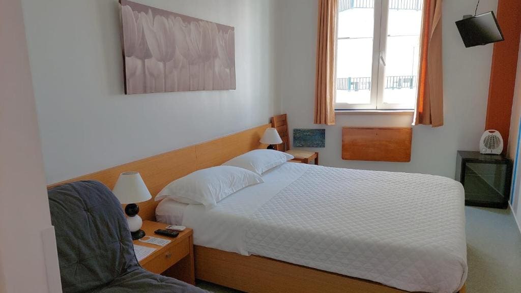 Double Room with Sea View room - Image 3