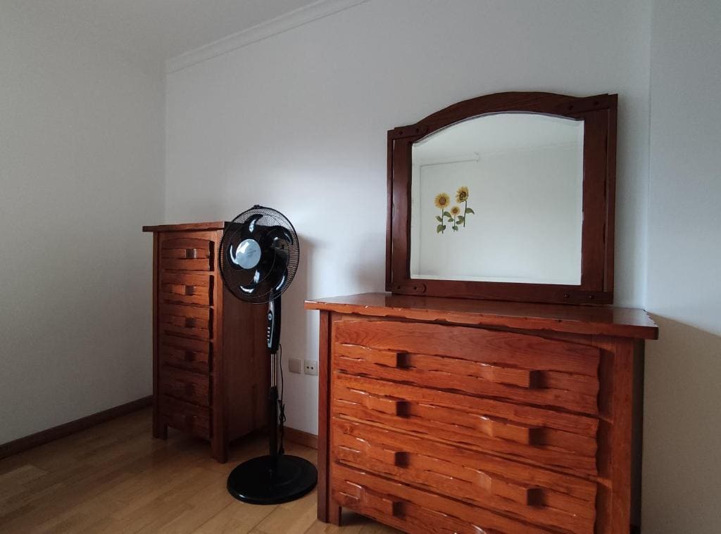 Double Room with Shared Bathroom room - Image 3