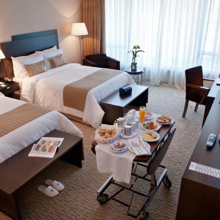 Premier Plus Twin Room room - Image 2