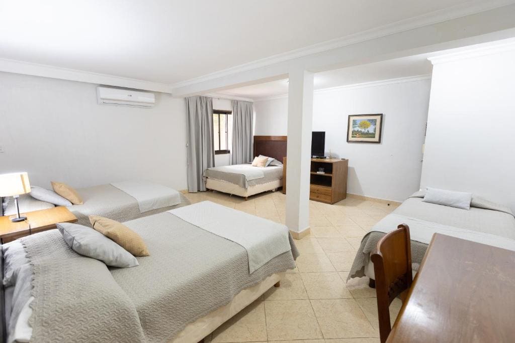 Standard Quadruple Room room - Image 2