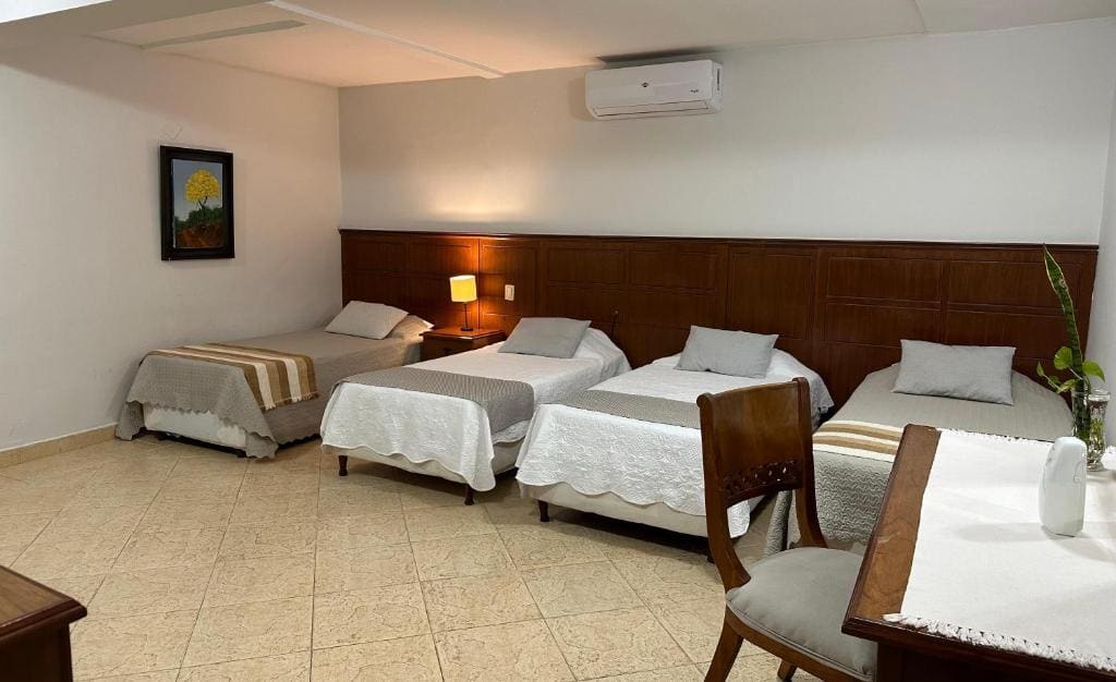 Standard Quadruple Room room - Image 3