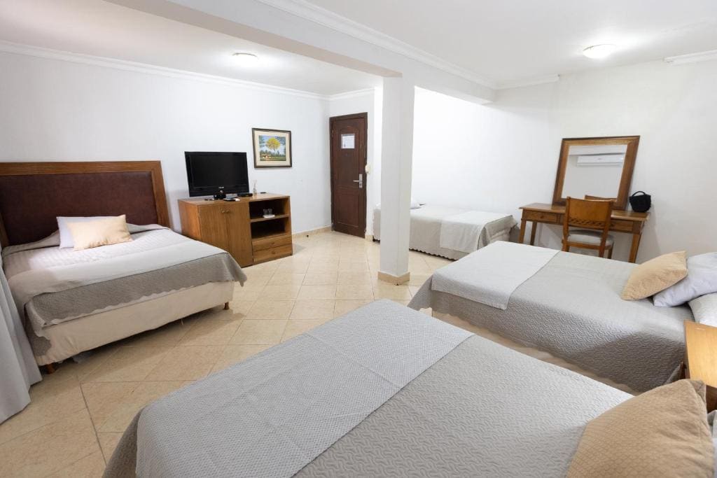 Standard Quadruple Room room - Image 1