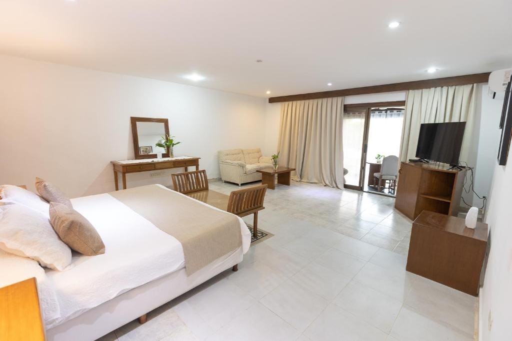 King Suite with Pool View room - Image 1