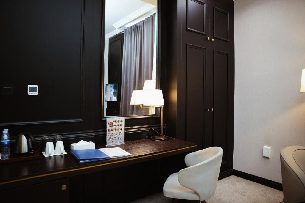 Suite with Sea View room - Image 3