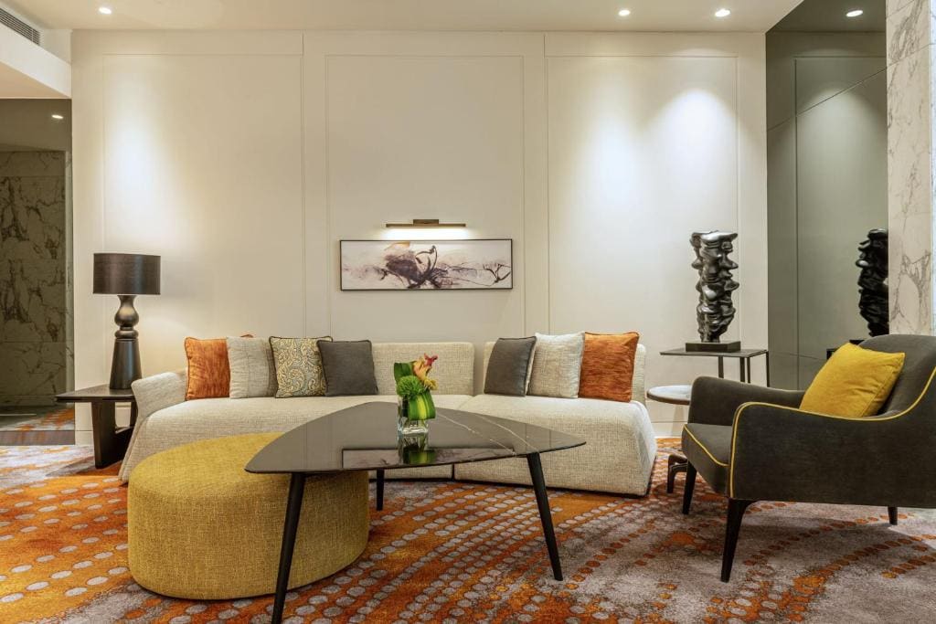 One-Bedroom Explorer Suite room - Image 2