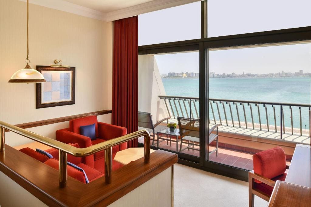 Deluxe King Room, Corniche Sea View room - Image 2