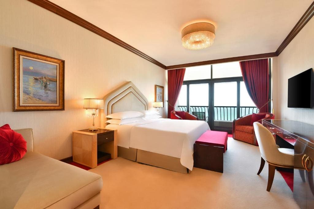 Deluxe Twin Room, Corniche Sea View room - Image 3