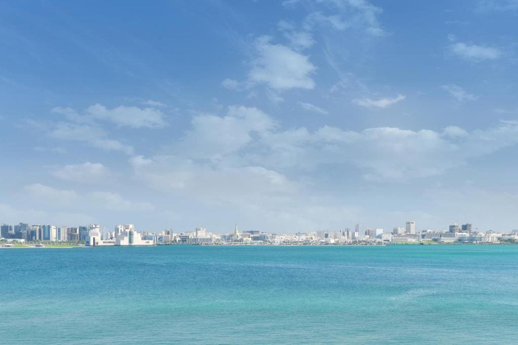 Deluxe King Room, Corniche Sea View room - Image 3