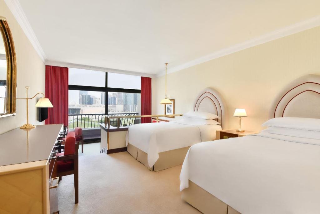 Deluxe Twin Room, Corniche Sea View room - Image 2