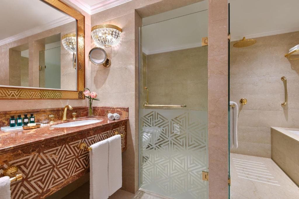 Diplomatic Suite room - Image 2