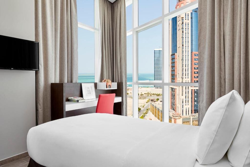 One-Bedroom King Suite with Balcony and Sea View room - Image 2