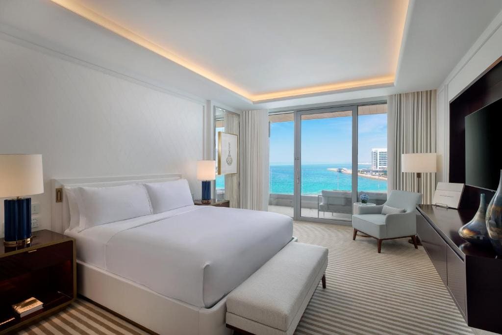 Deluxe One-Bedroom King Suite room - Image 1