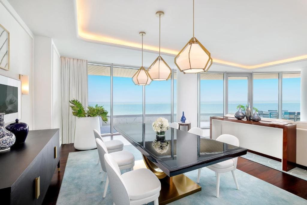One-Bedroom Corner Suite with Sea View room - Image 1