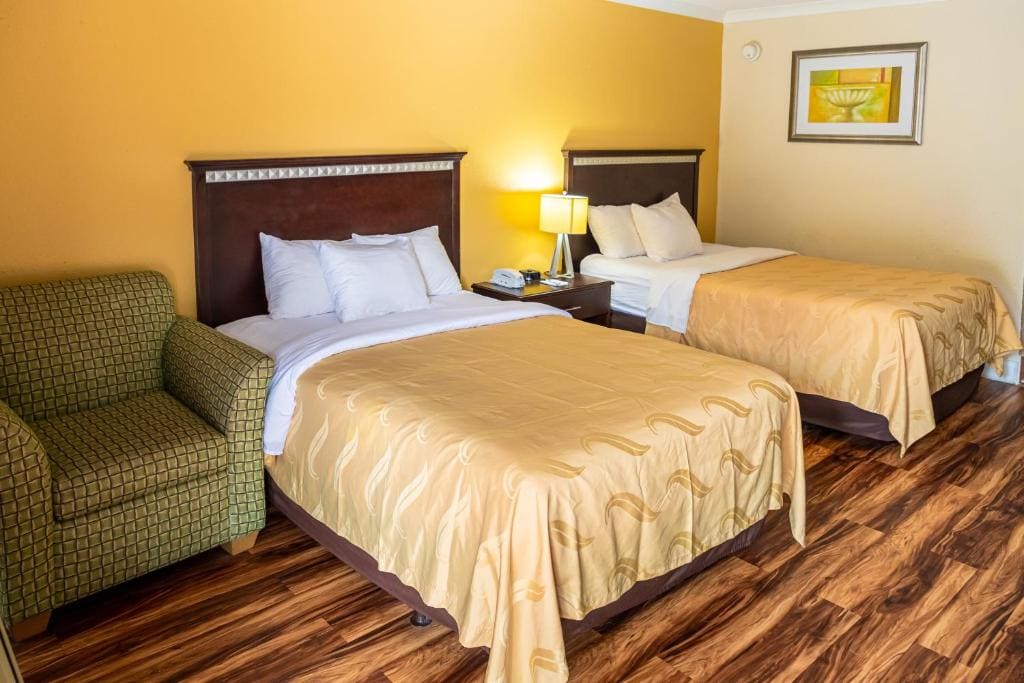 Double Room with Two Double Beds - Smoking room - Image 1
