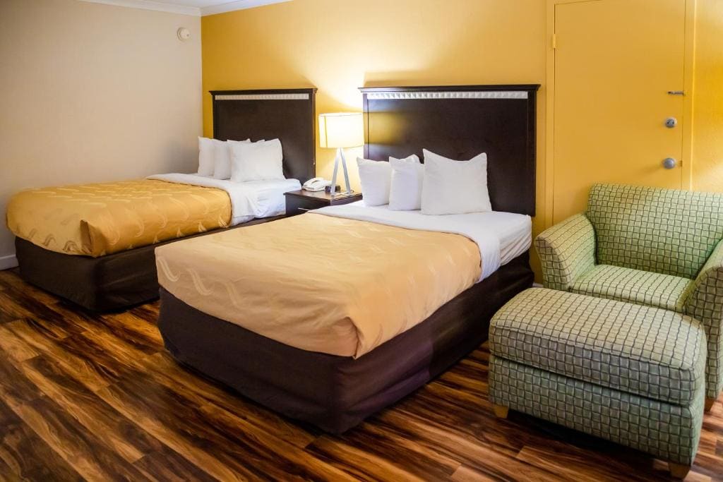 Double Room with Two Double Beds - Smoking room - Image 2