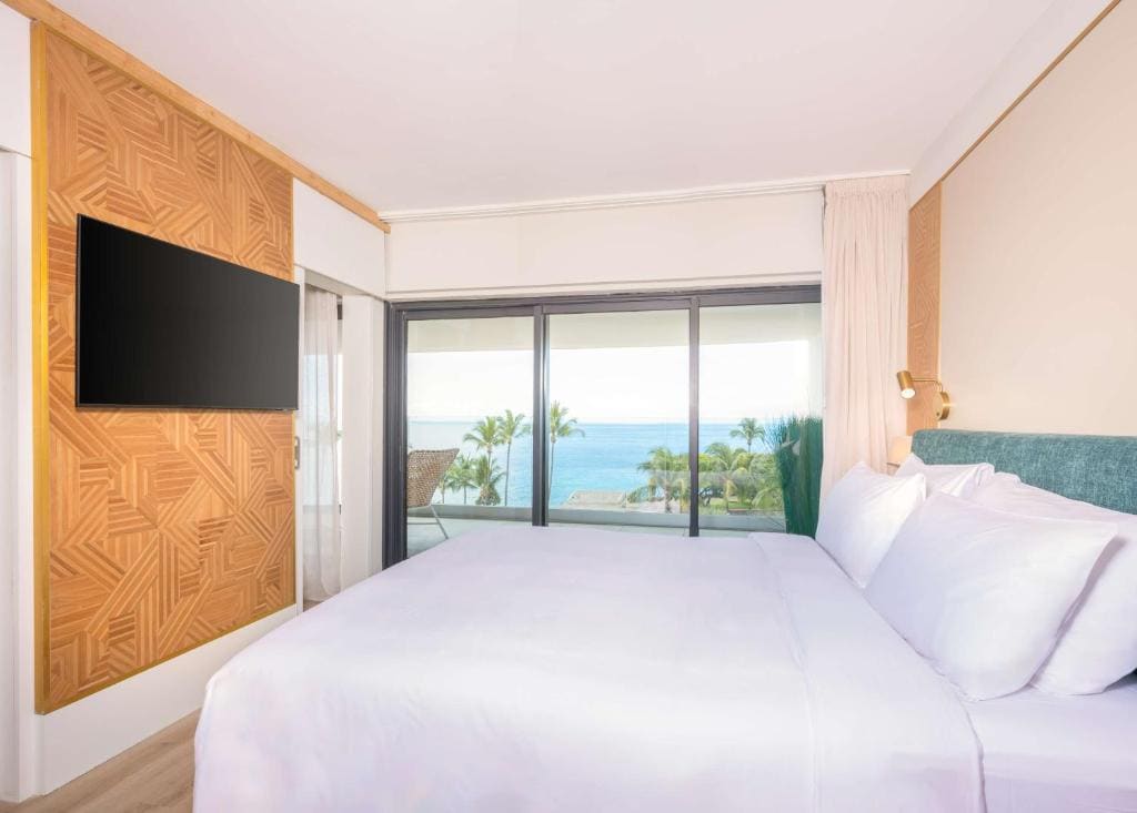 One-Bedroom Suite with Terrace and Panoramic View room - Image 1