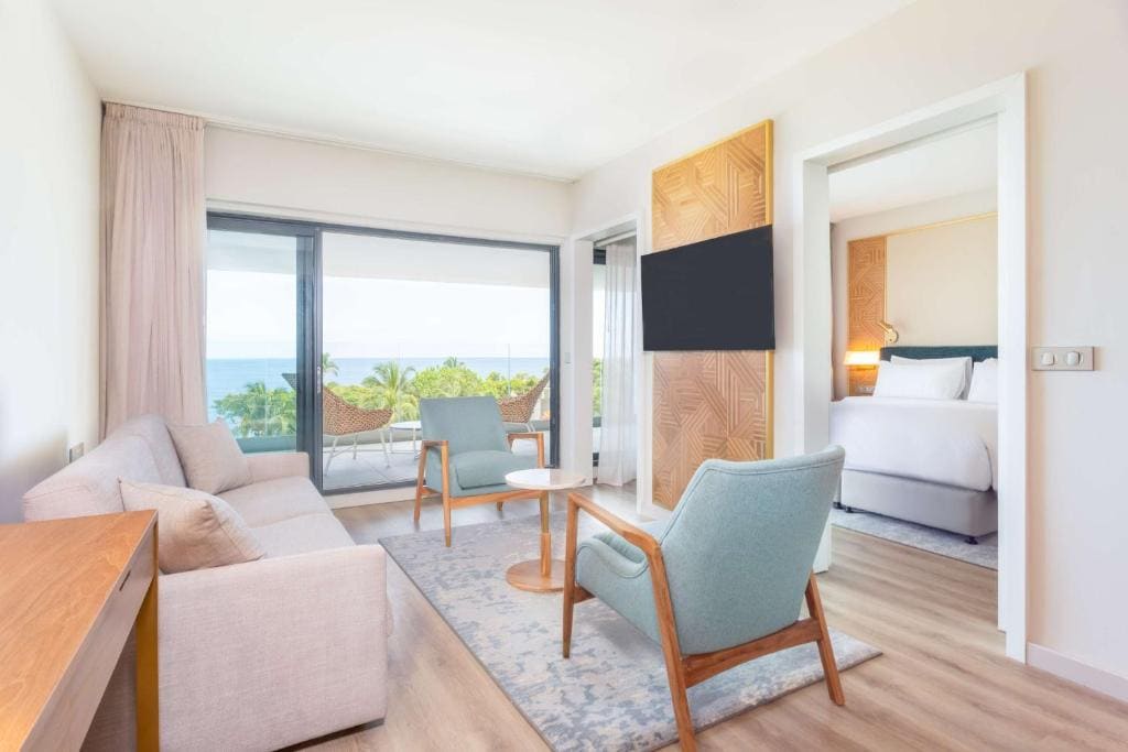 One-Bedroom Suite with Terrace and Panoramic View room - Image 2