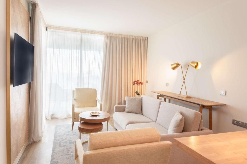 One-Bedroom Suite with Terrace room - Image 3