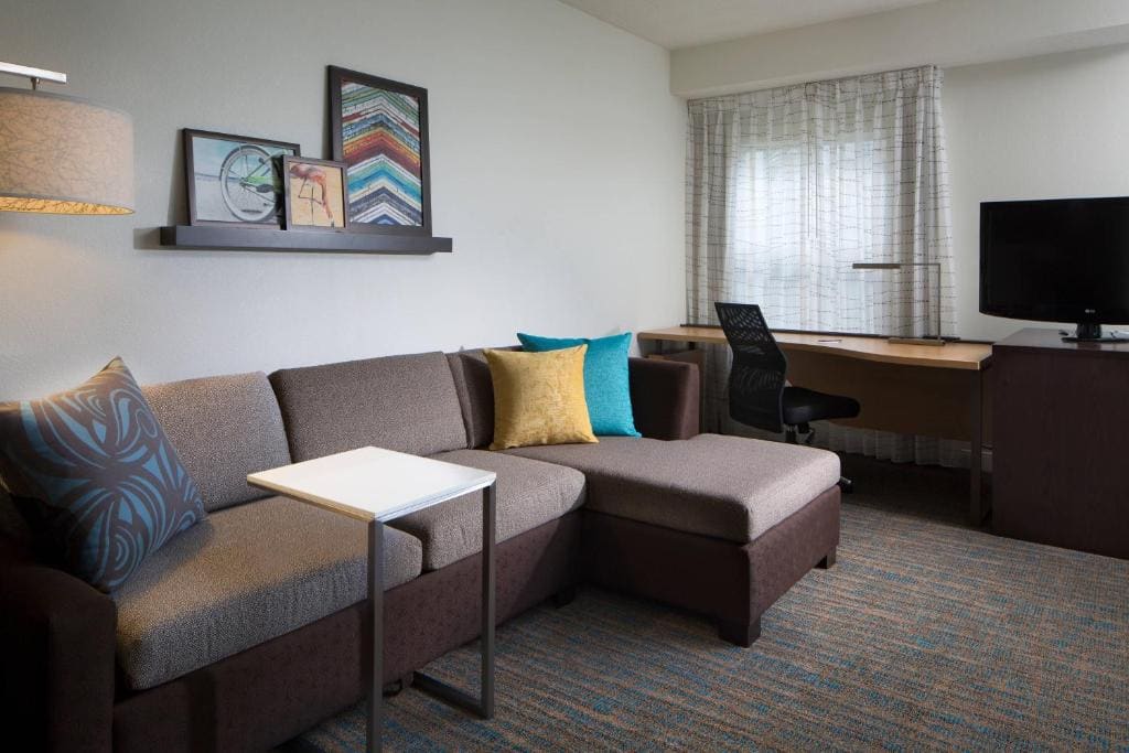 Junior Queen Suite with Sofa Bed room - Image 1