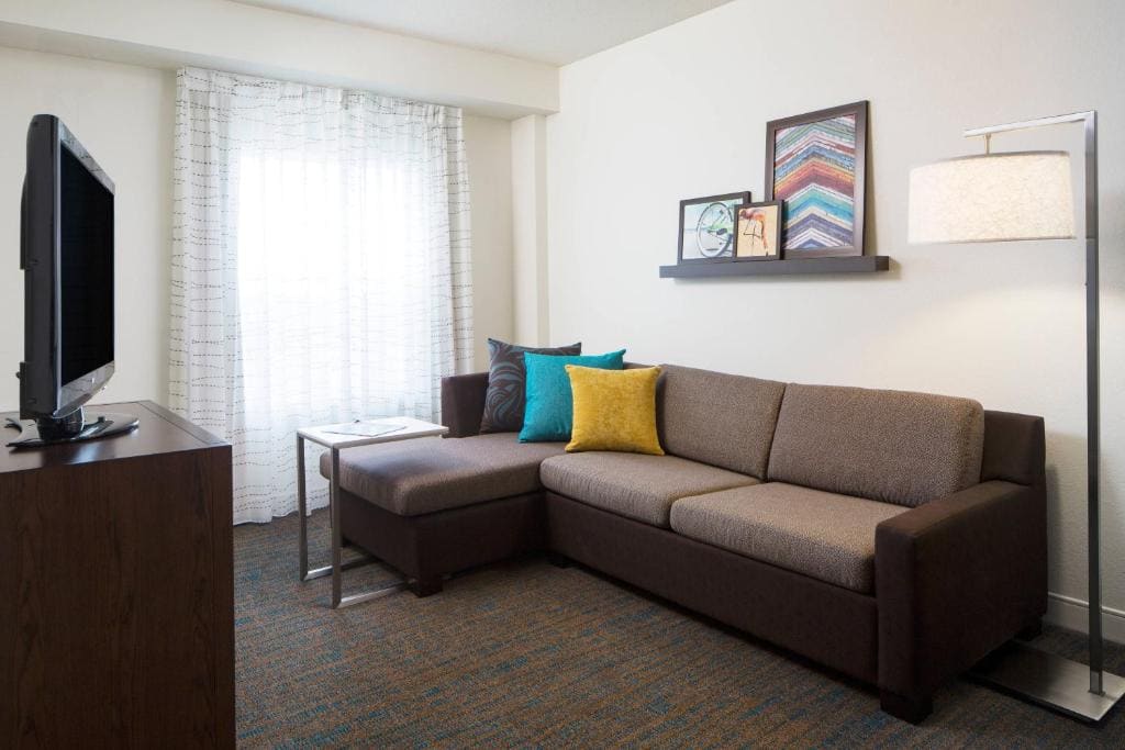 One-Bedroom Family Suite with Sofa Bed - Hearing Accessible room - Image 1