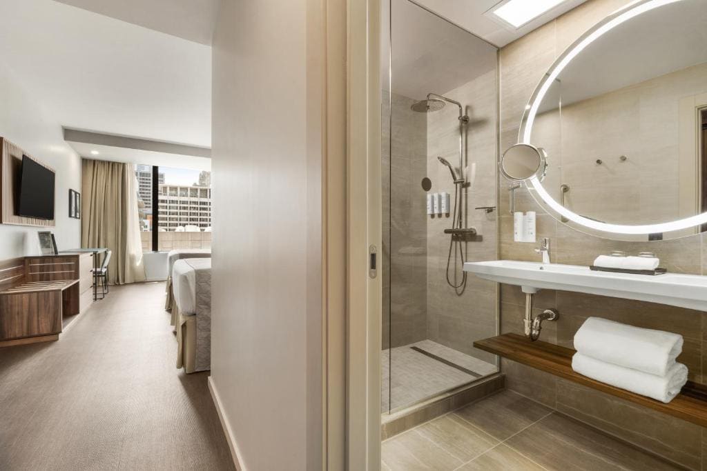Deluxe Double Room with Two Double Beds room - Image 3