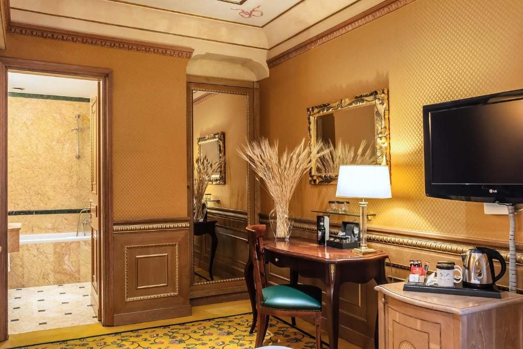 Deluxe Double or Twin Room room - Image 2