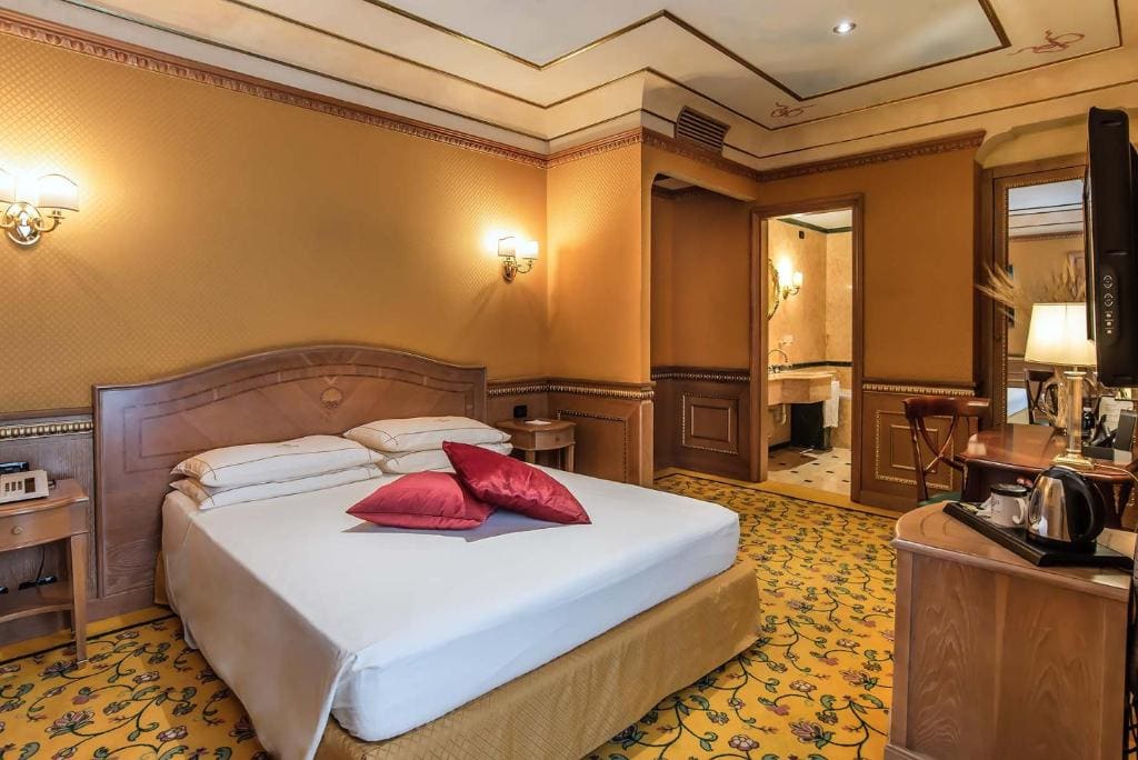 Deluxe Double or Twin Room room - Image 1