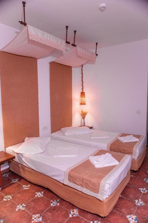 Standard Double or Twin Room with Balcony room - Image 2