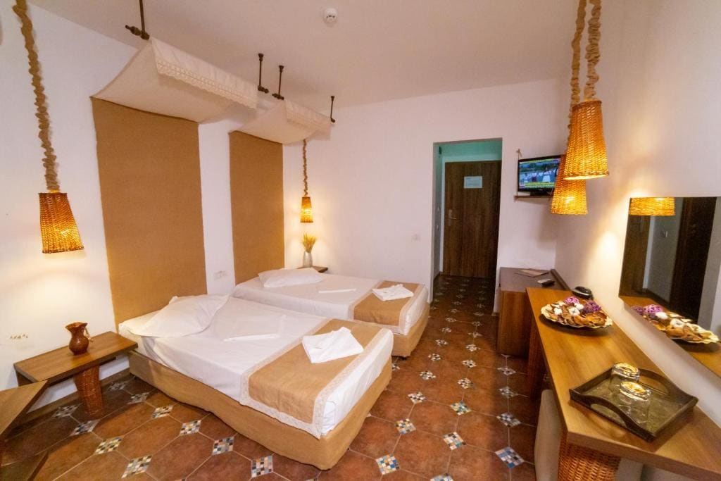 Standard Double or Twin Room with Balcony room - Image 3