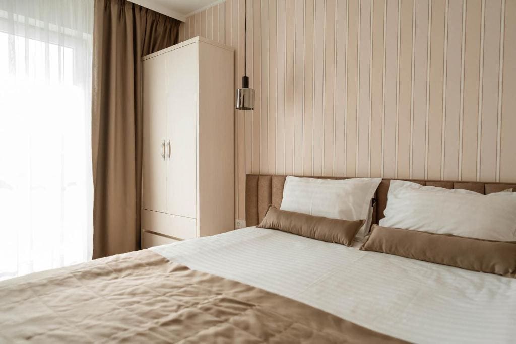 Apartment room - Image 2