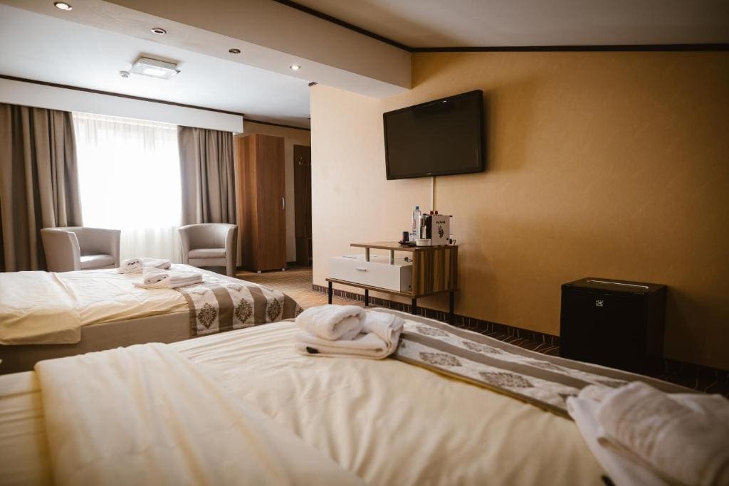 Standard Family Room room - Image 2