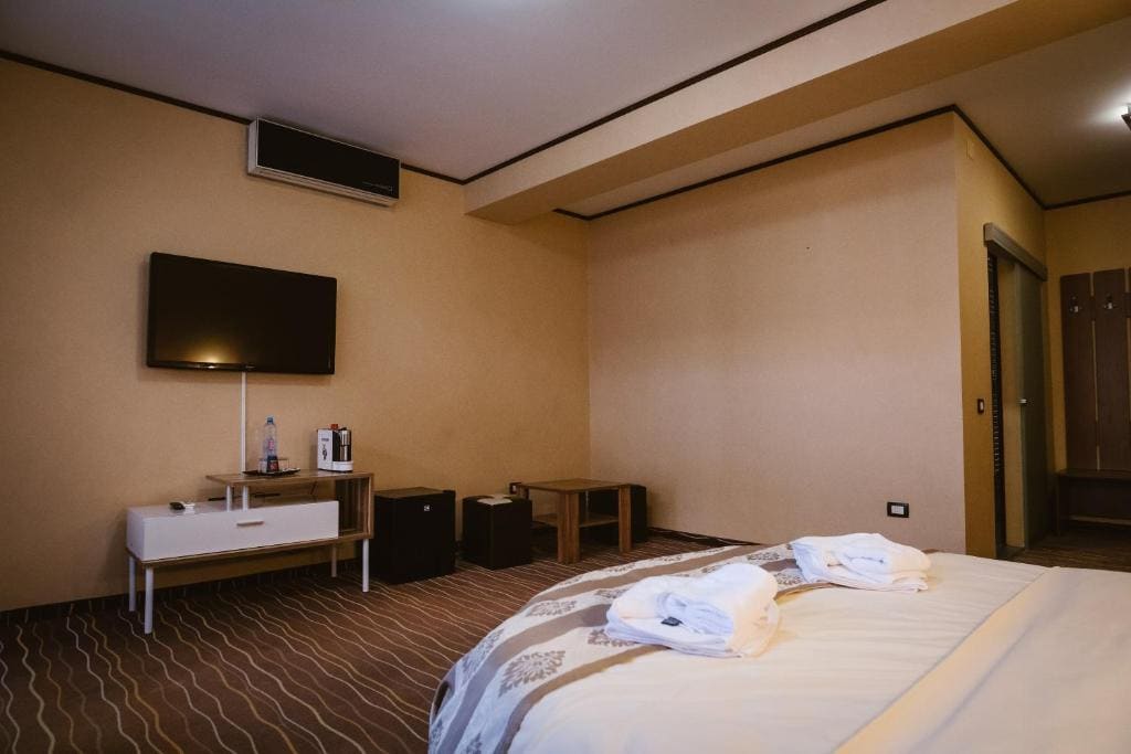 Economy Double Room room - Image 2