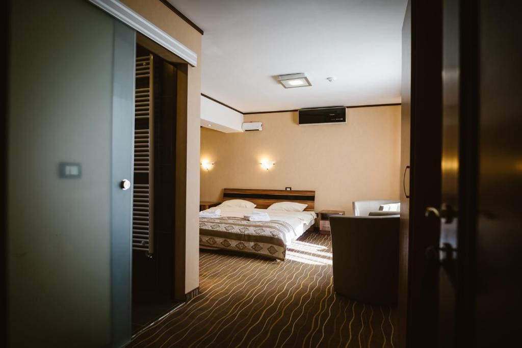 Standard Family Room room - Image 1