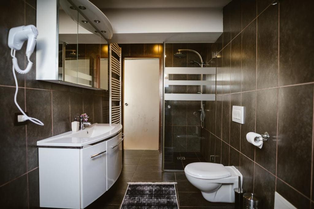 Family Room with Balcony room - Image 3