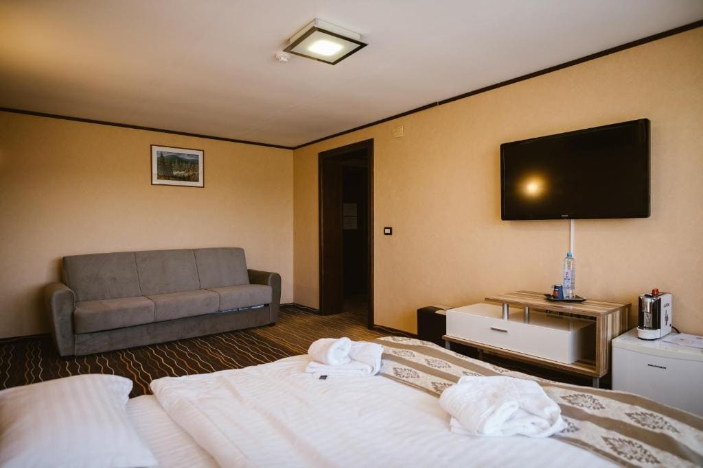 Family Room with Balcony room - Image 2