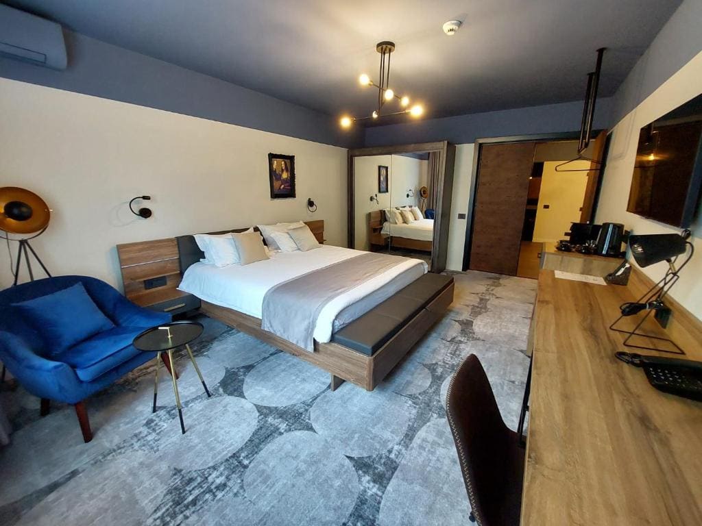 Suite room - Image 1