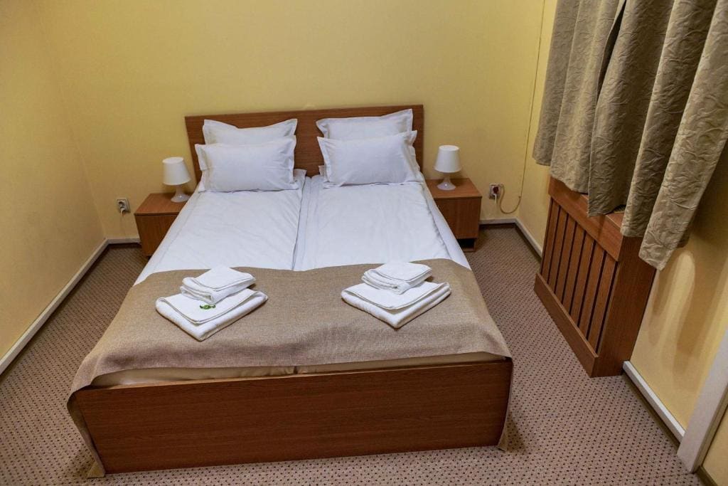 Deluxe One-Bedroom Apartment with City View room - Image 2