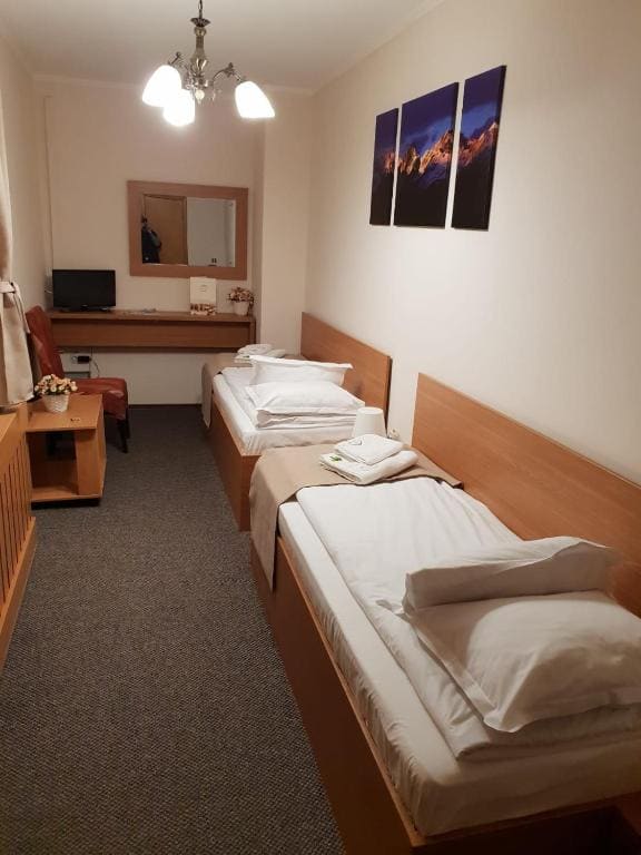 Economy Twin Room room - Image 1