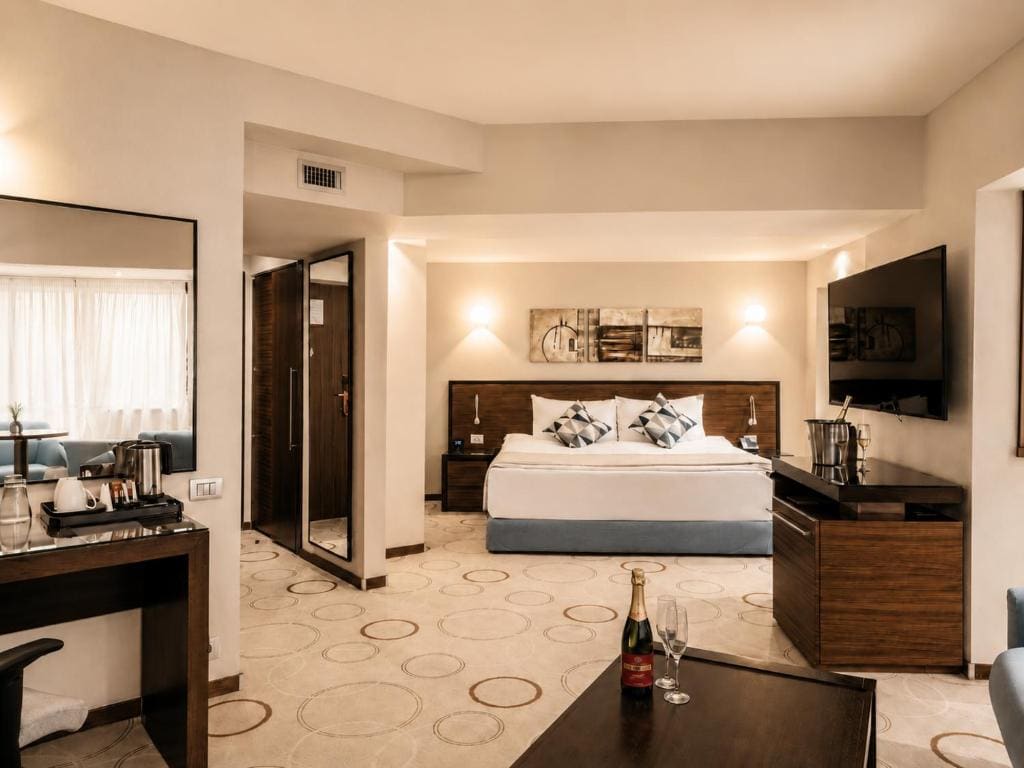 King Suite with Sofa room - Image 2