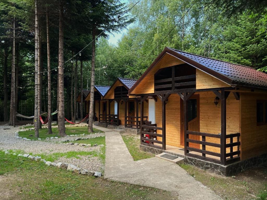 Deluxe Double Room with Shower room - Image 3