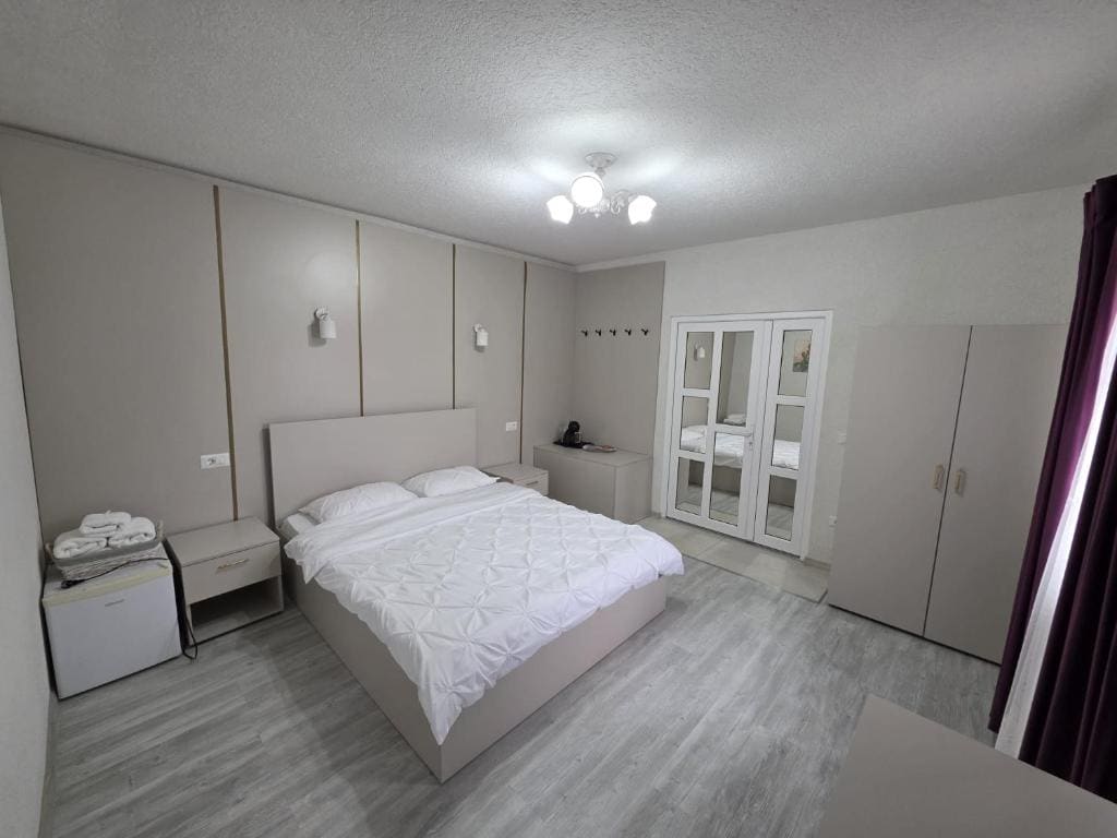 Deluxe Double or Twin Room room - Image 2